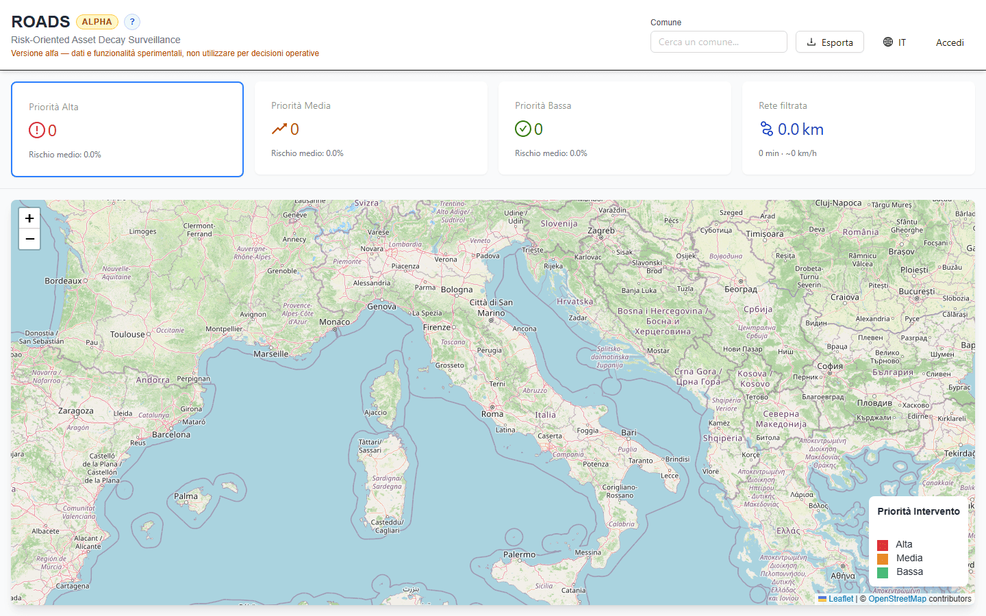 Dashboard ROADS in modalità ospite: mappa interattiva dell'Italia con leggenda priorità (Alta, Media, Bassa), card di sintesi in alto per i tre livelli di priorità intervento, header con campo di ricerca per comune e pulsanti di export GeoJSON / CSV / PDF